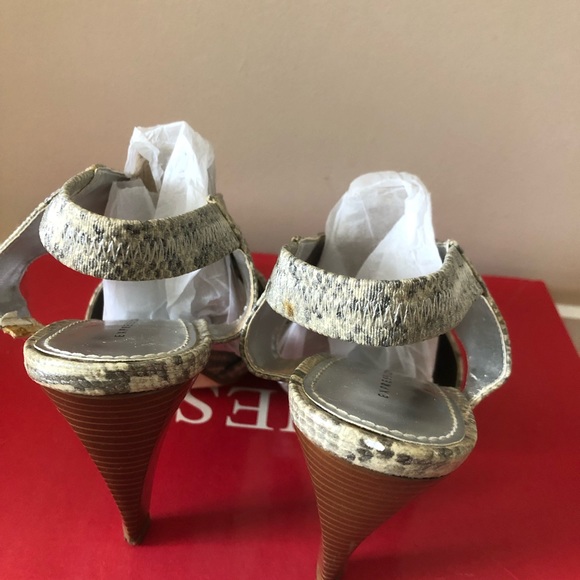 🤍Expressions Shoes in Snakeskin Print🤍 - Picture 6 of 7